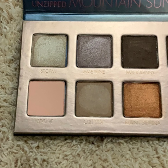 LORAC unzipped mountain Sunset eyeshadow palette - Picture 3 of 4